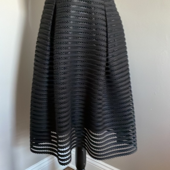 Ivanka Trump black dress like lace - Picture 4 of 9